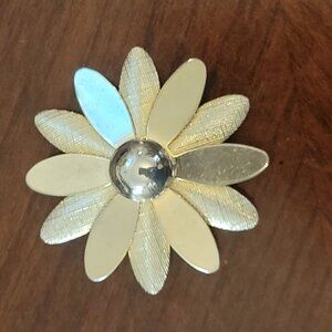 Vintage Sarah Coventry Flower Pin Brooch Gold-Tone Metal Daisy Design 2-Inch Dia